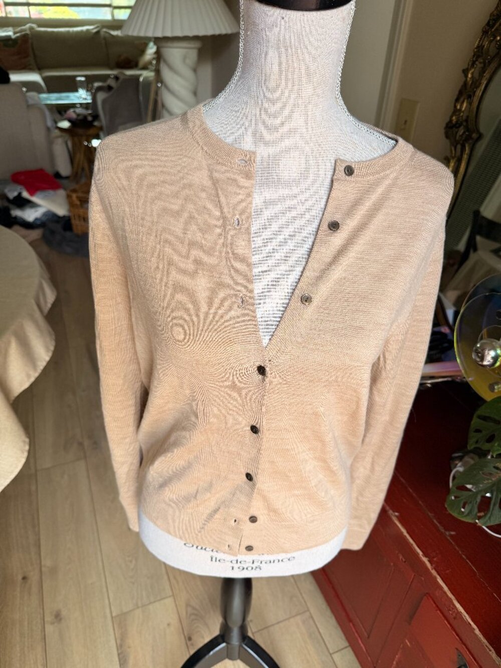 Uniqlo Merino Wool Cardigan Minimalist Clean Girl Layering Sweater